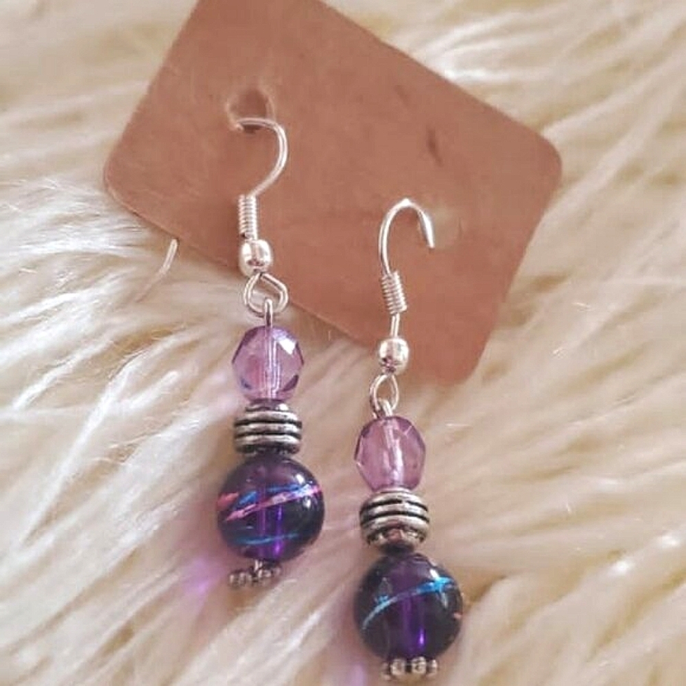 4/$20💃Light Purple Amethyst Crystal Dangle Earrings. 🌴